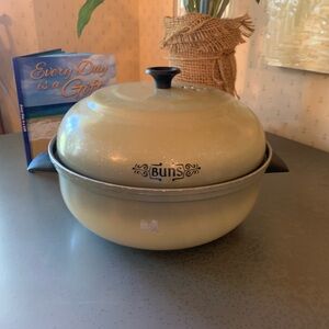 Mirro, VINTAGE bun Warmer finest Aluminum, GREEN, late 1990’s, small dents.